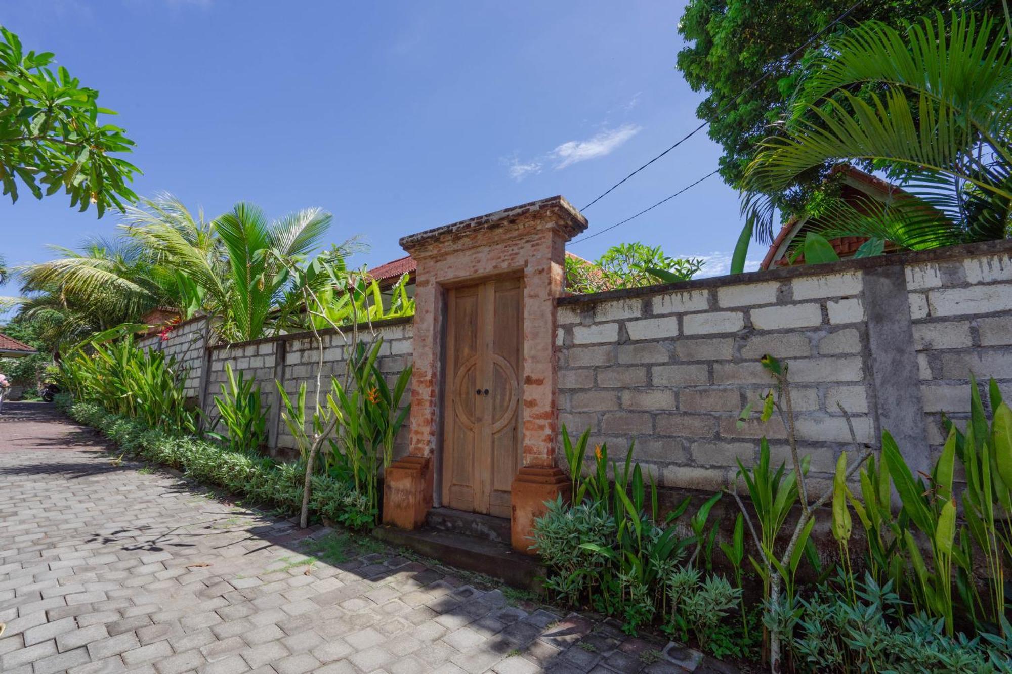 Brisk Homestay Uluwatu Redpartner Екстер'єр фото